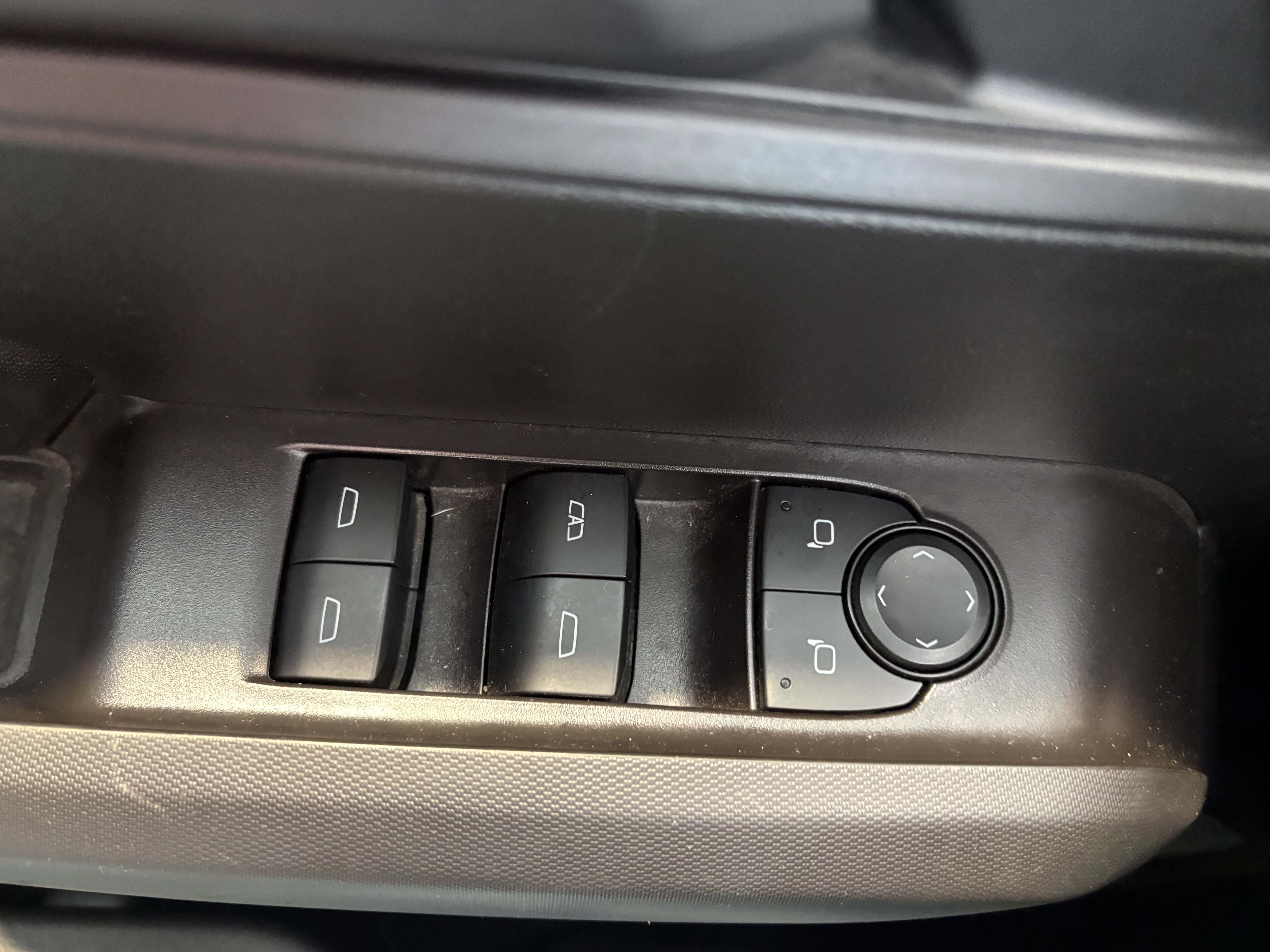 Used 2025 Chevrolet Colorado Trail Boss w/ Midnight Edition image 9