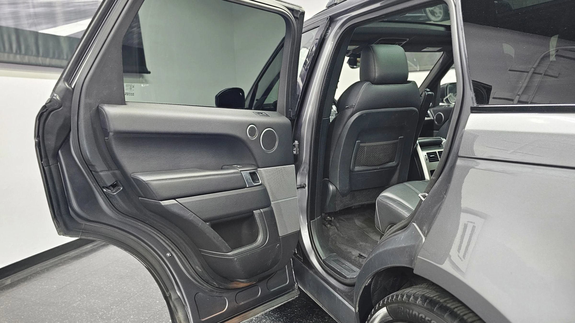 Used 2017 Land Rover Range Rover Sport SE AWD/4WD image 36