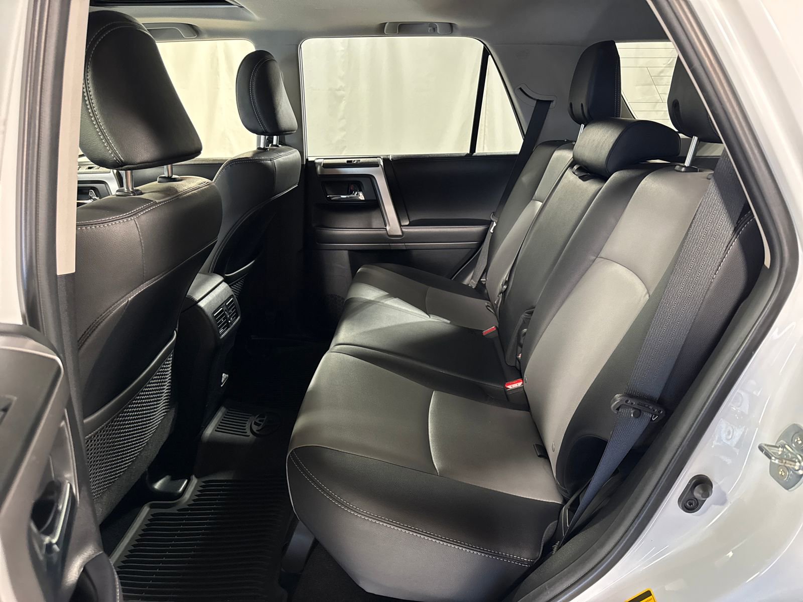 Used 2024 Toyota 4Runner SR5 Premium w/ Moonroof Package AWD/4WD image 5