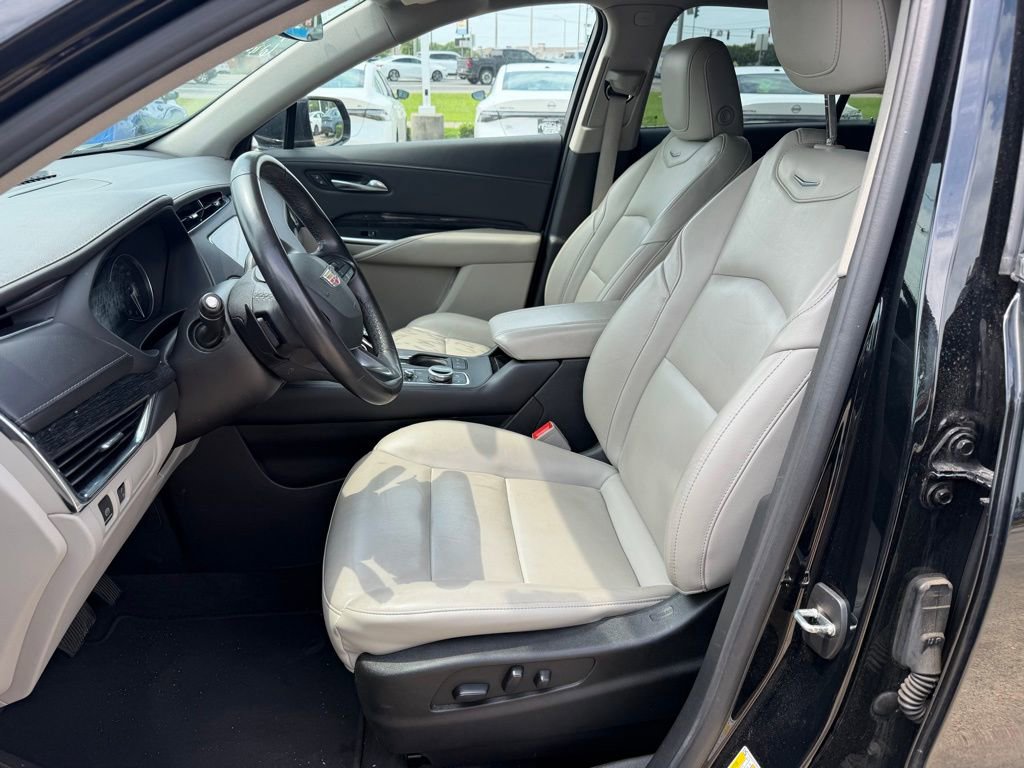 Used 2023 Cadillac XT4 Premium Luxury FWD image 9