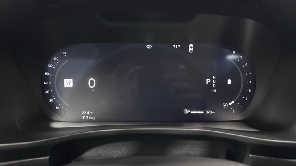 Certified 2025 Volvo XC40 B5 Plus AWD/4WD image 14