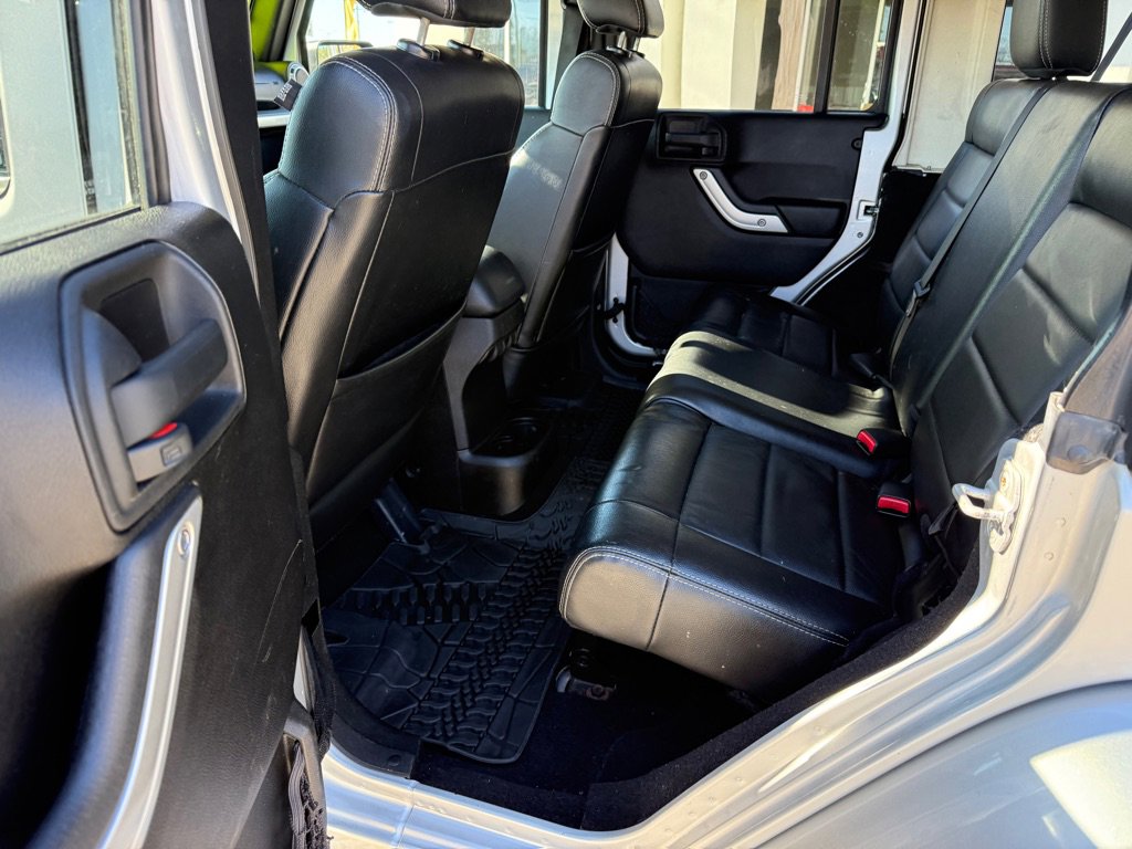 Used 2012 Jeep Wrangler Unlimited Sahara w/ Connectivity Group AWD/4WD image 12