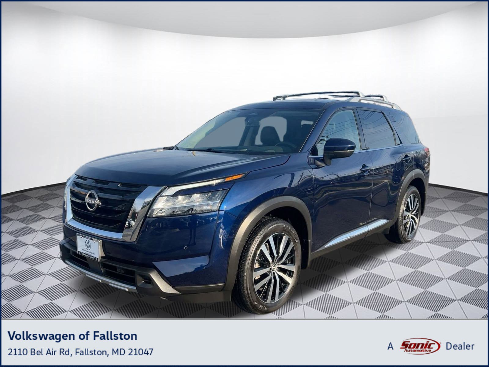 Used 2024 Nissan Pathfinder Platinum w/ Cargo Package image 1