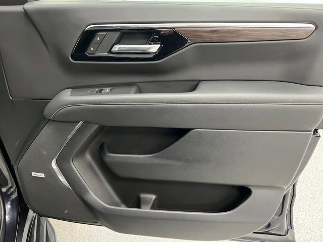Used 2025 Chevrolet Suburban Premier AWD/4WD image 55
