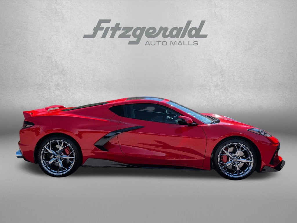 Used 2022 Chevrolet Corvette Stingray Premium Cpe w/ Z51 Performance Package RWD image 3