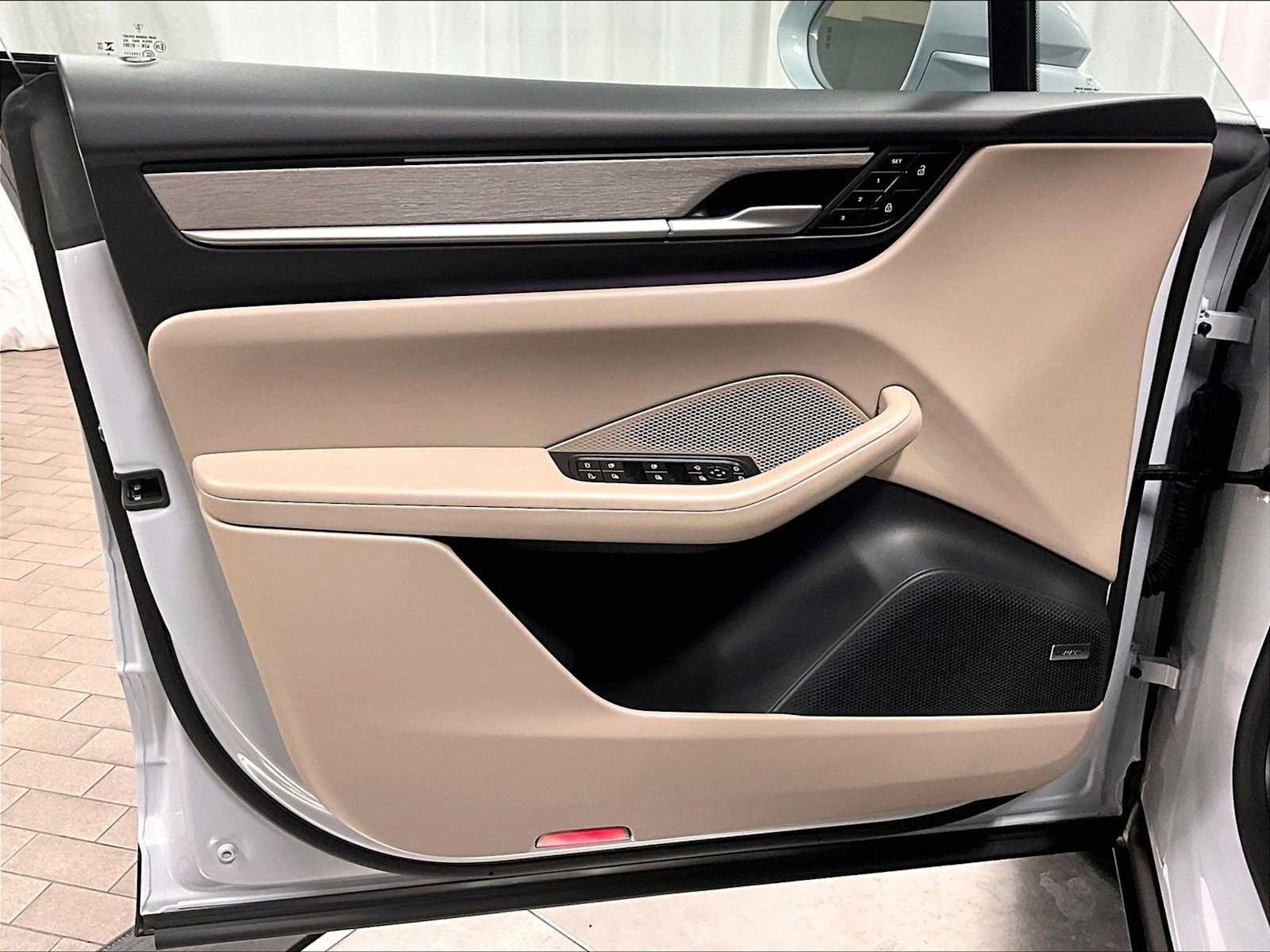 Used 2024 Porsche Macan 4 Electric image 25