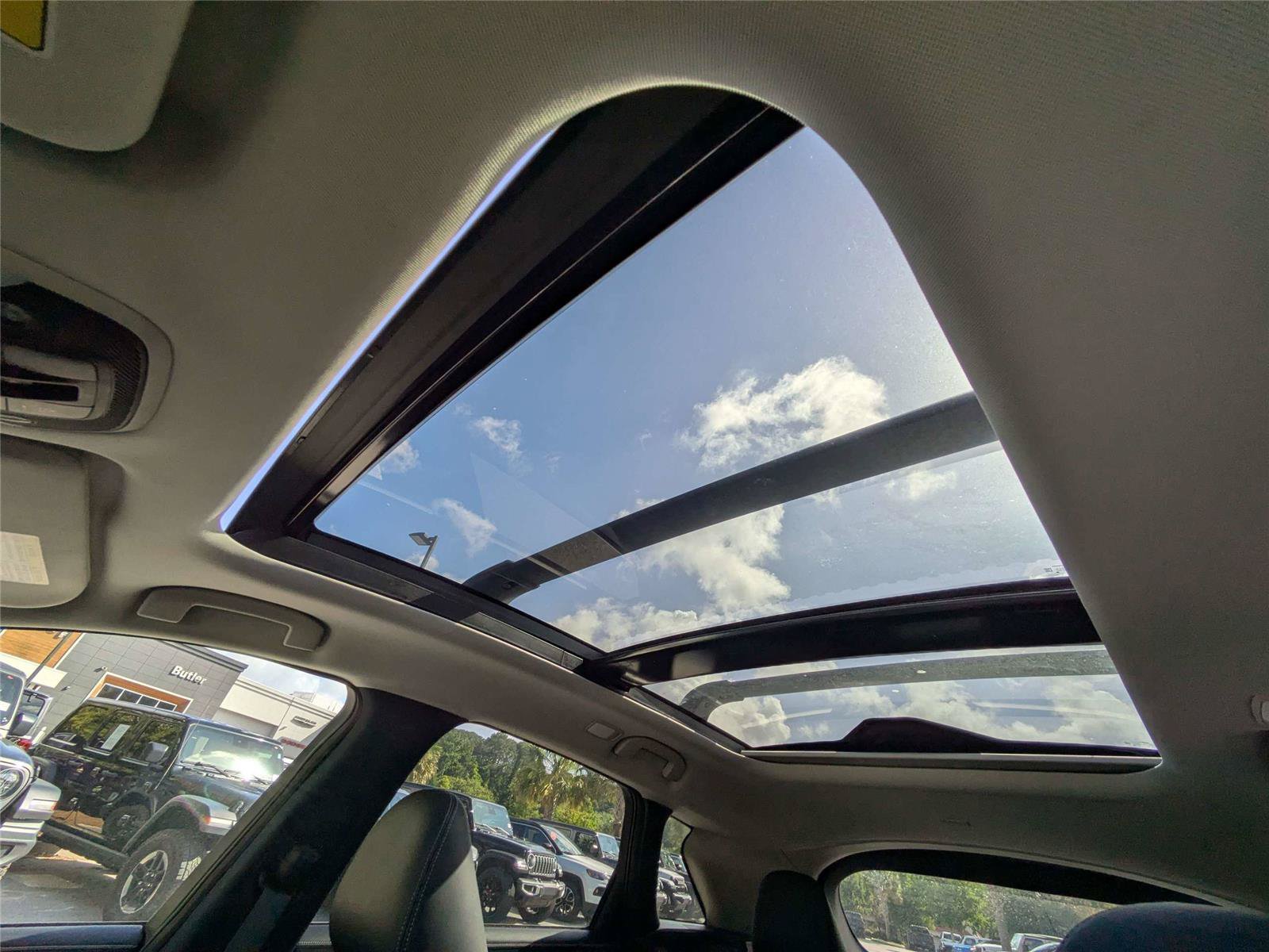 Used 2023 INFINITI QX50 Sensory w/ Accent Package FWD image 24