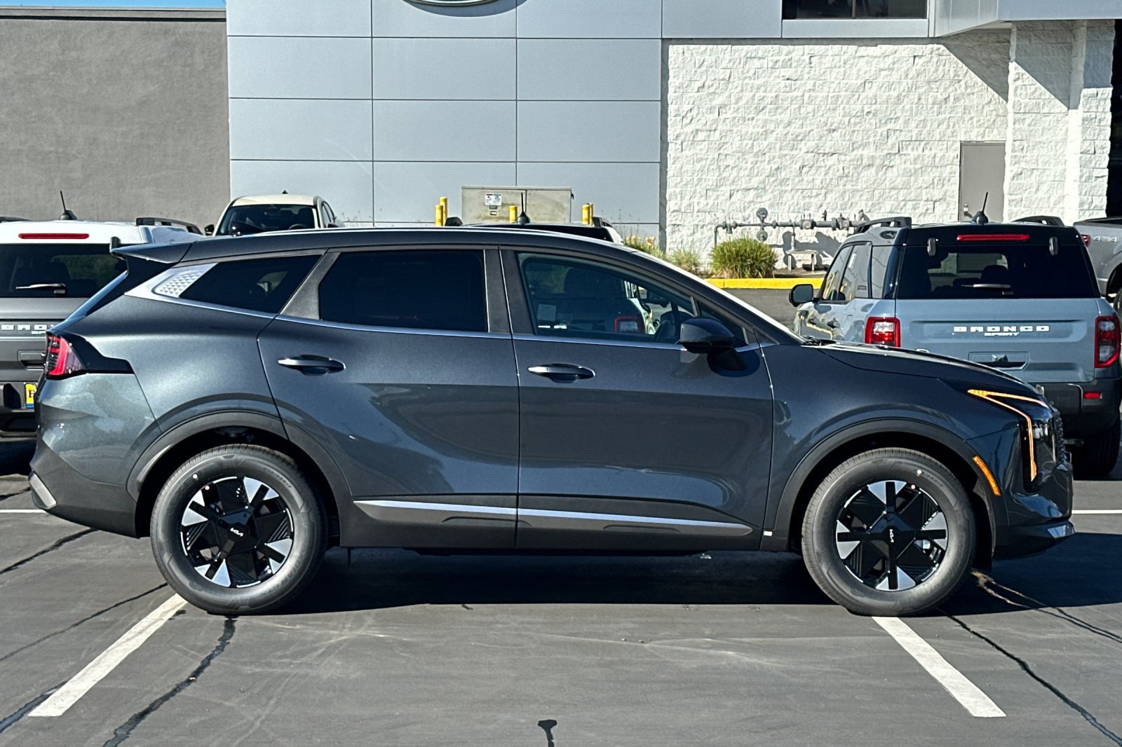 New 2027 Kia Sportage LX FWD image 3