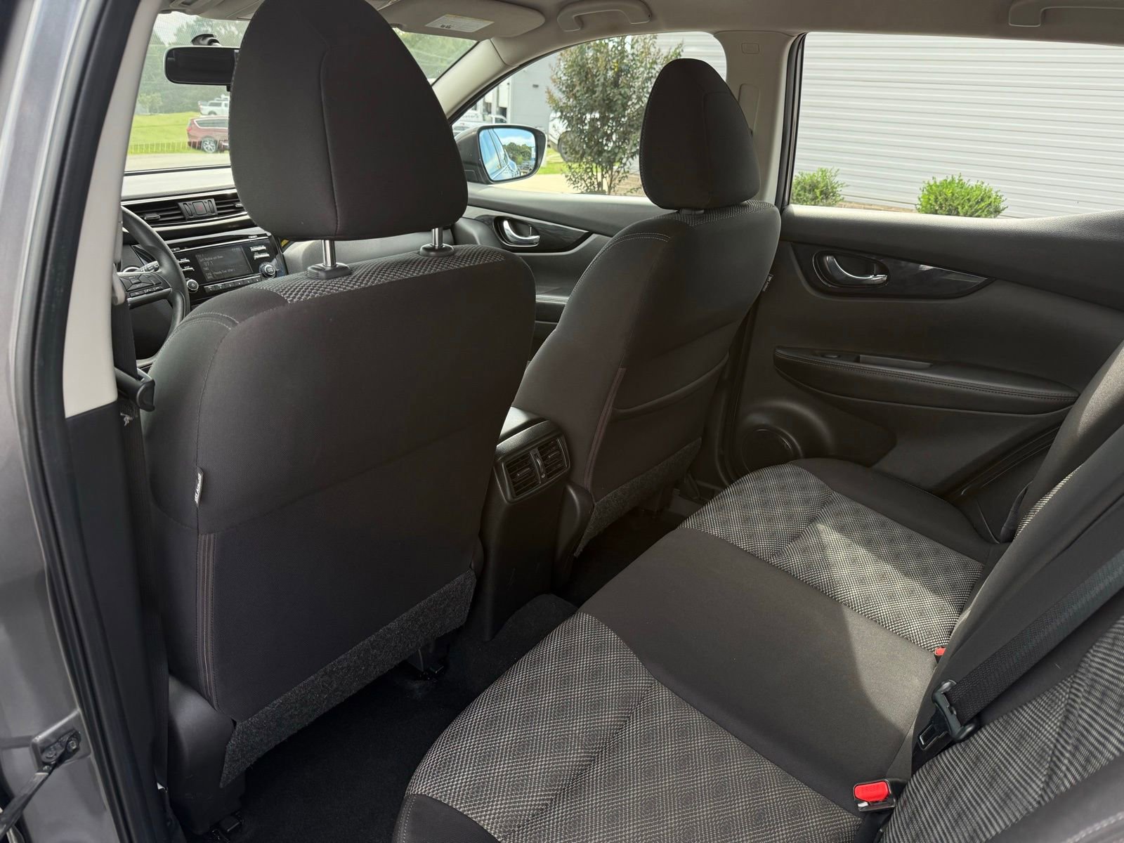 Used 2018 Nissan Rogue Sport SV image 19