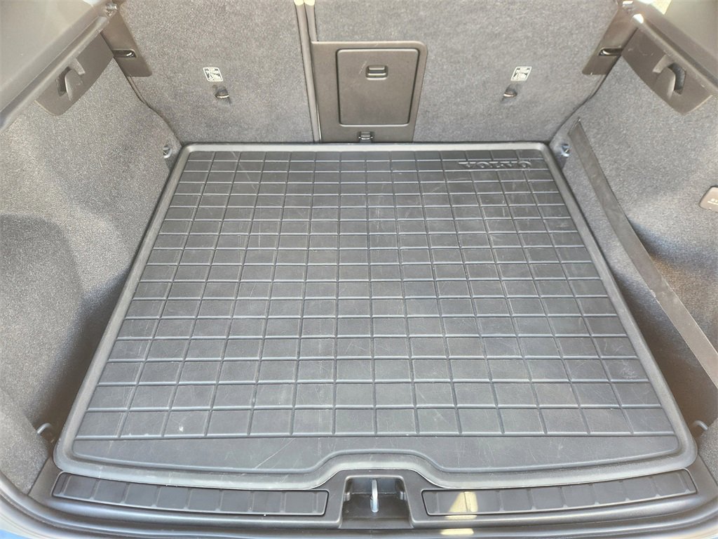 Used 2020 Volvo XC40 T5 Momentum w/ Protection Package Premier image 31