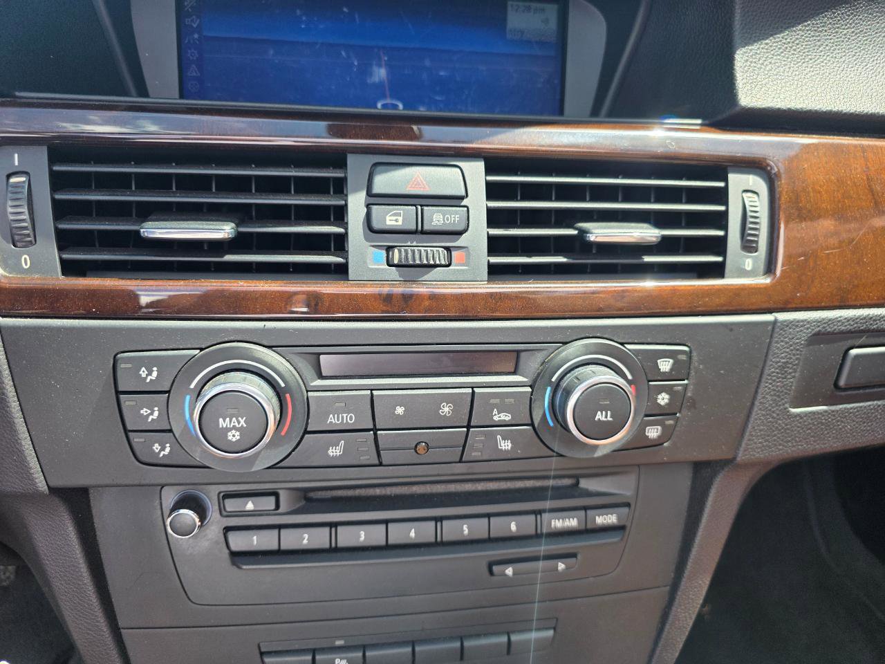 Used 2012 BMW 335i Convertible image 32