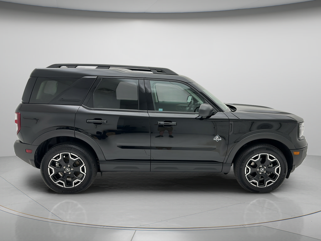 Used 2025 Ford Bronco Sport Outer Banks w/ Outer Banks Tech Package+ AWD/4WD image 3