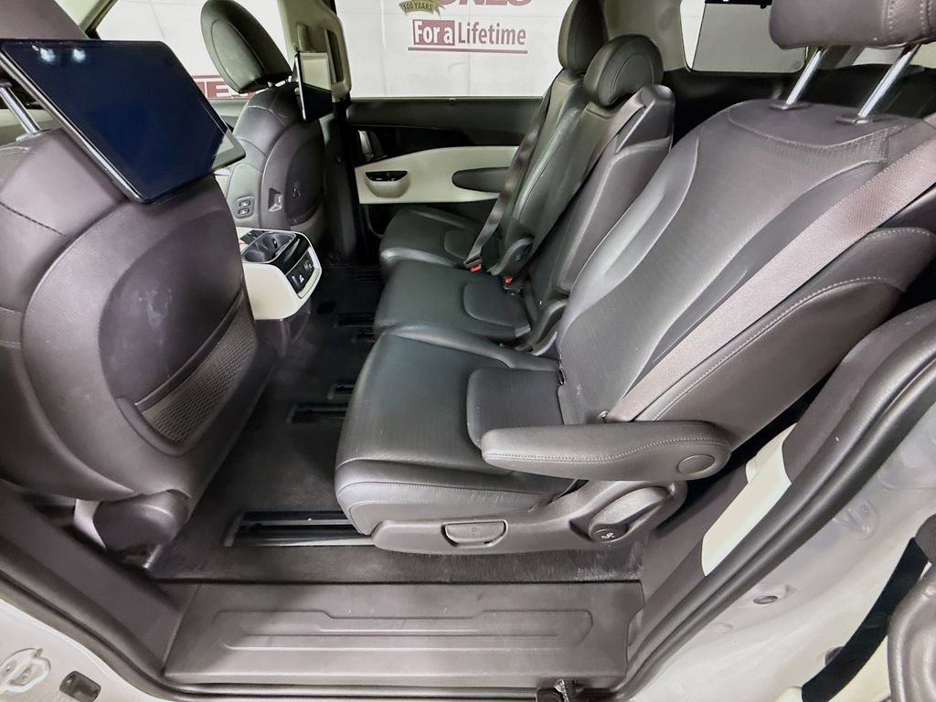 Used 2024 Kia Carnival SX Prestige FWD image 30