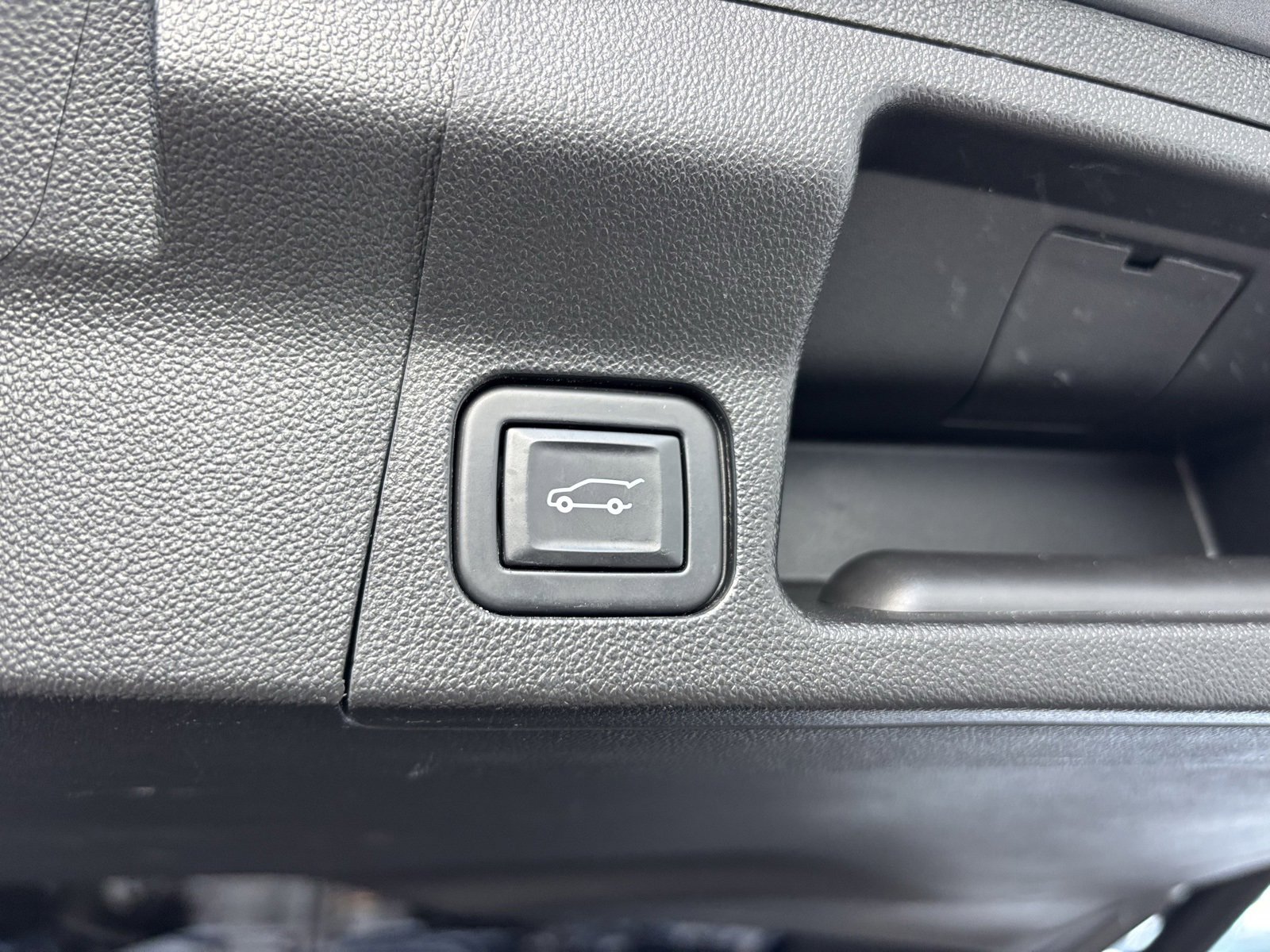 Used 2021 GMC Acadia SLE w/ Driver Convenience Package image 23