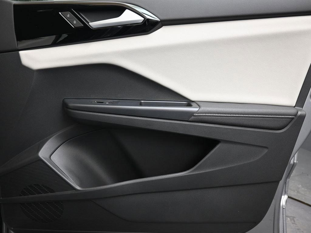 New 2026 Volkswagen Taos S image 11