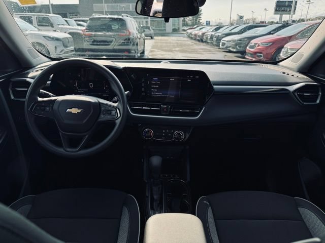 Used 2025 Chevrolet TrailBlazer LT AWD/4WD image 19