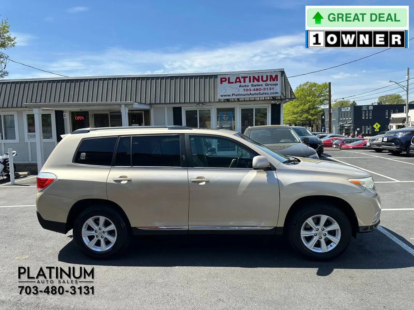 Used 2011 Toyota Highlander SE w/ Tow Pkg AWD/4WD image 2