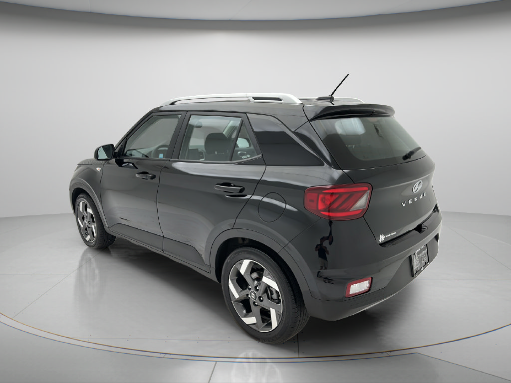 Used 2025 Hyundai Venue SEL FWD image 4