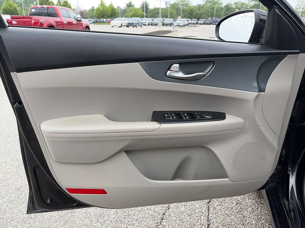 Used 2021 Kia Forte LXS FWD image 13