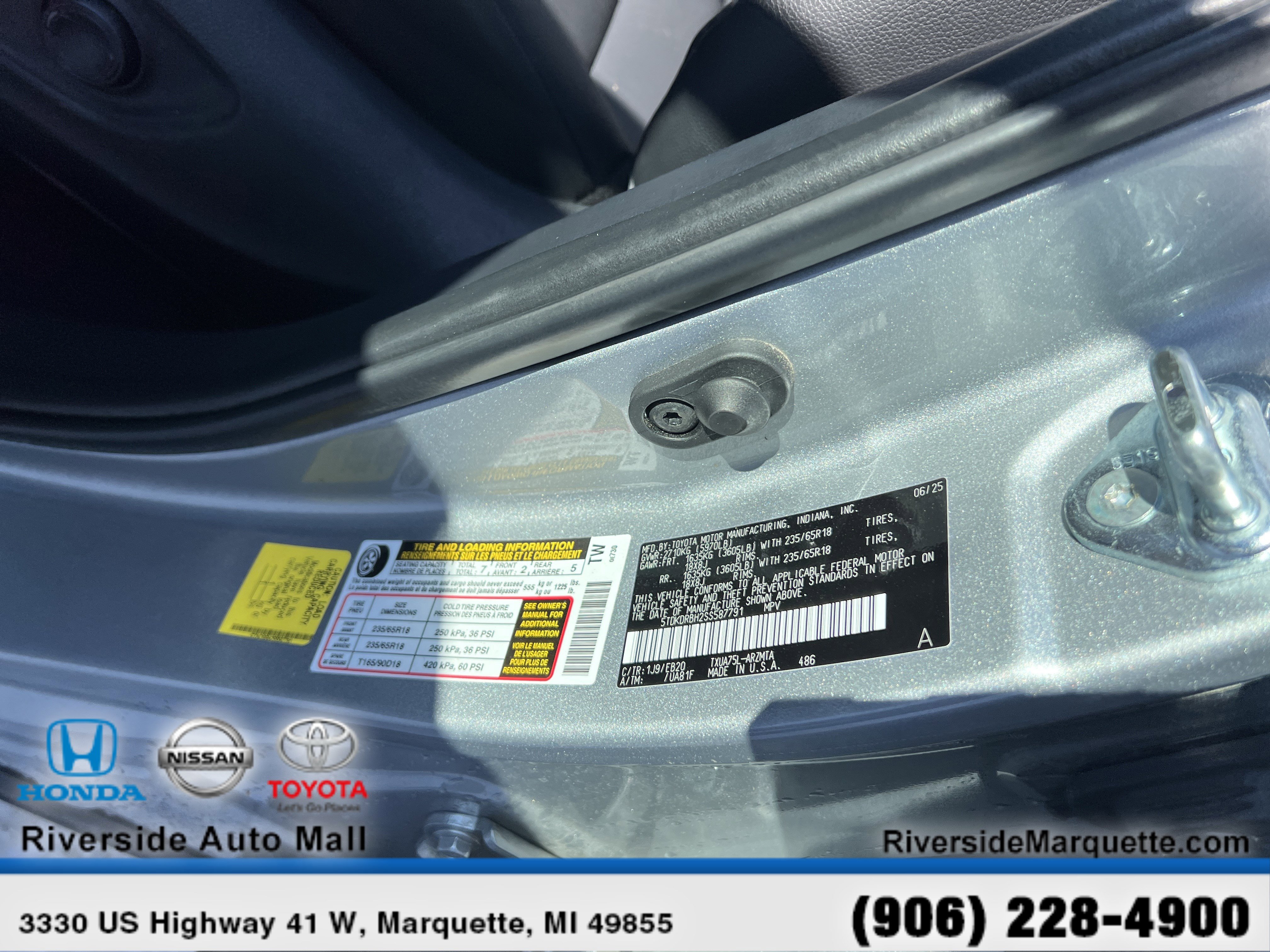 Used 2025 Toyota Highlander XLE image 14