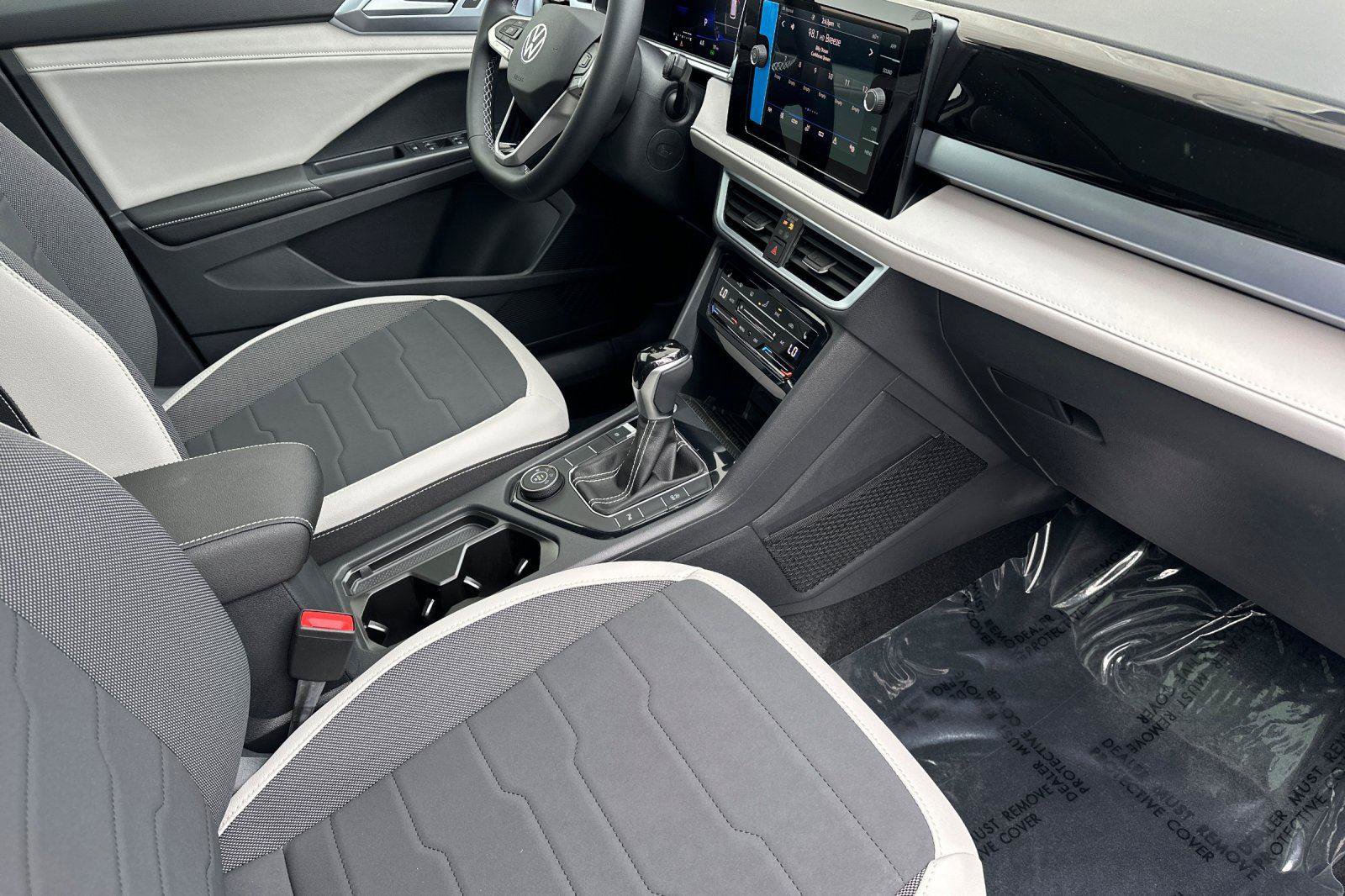 New 2026 Volkswagen Taos SE image 15