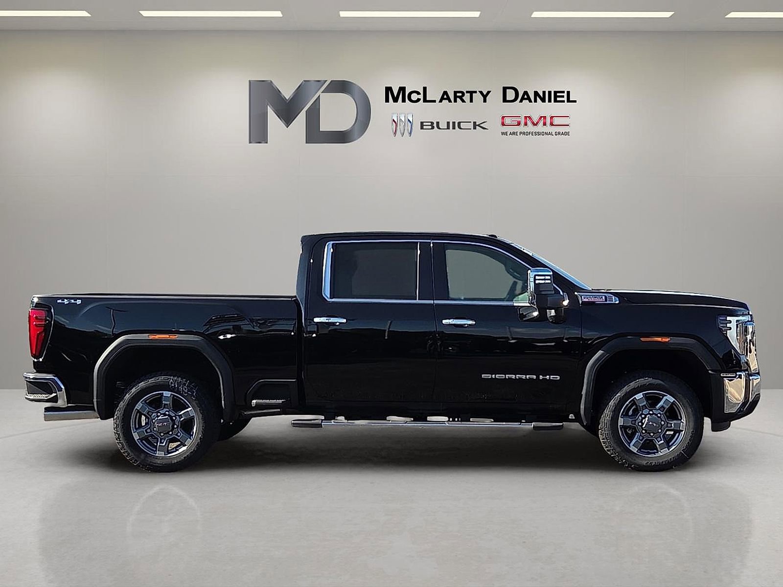 New 2025 GMC Sierra 2500 SLT w/ SLT Convenience Package AWD/4WD image 6