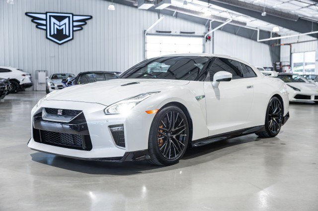 Used 2023 Nissan GT-R Premium w/ Premium Interior Package AWD/4WD image 2