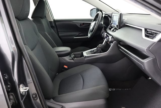 Used 2021 Toyota RAV4 LE w/ Carpet Mat Package (TMS) AWD/4WD image 18