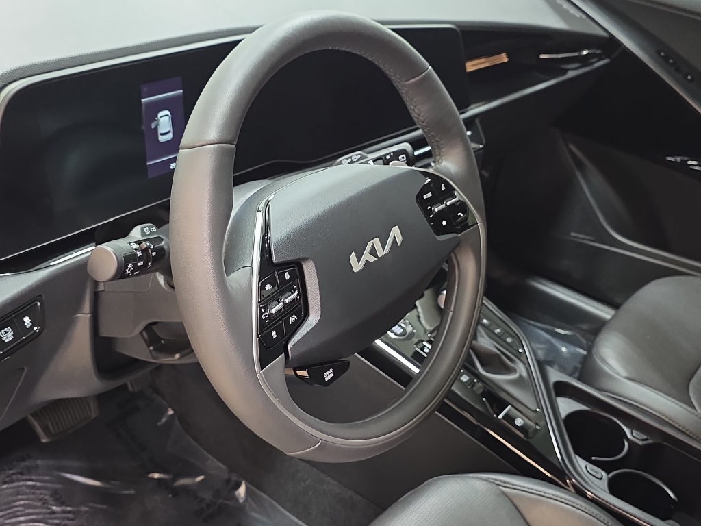 Used 2025 Kia Niro FWD image 14