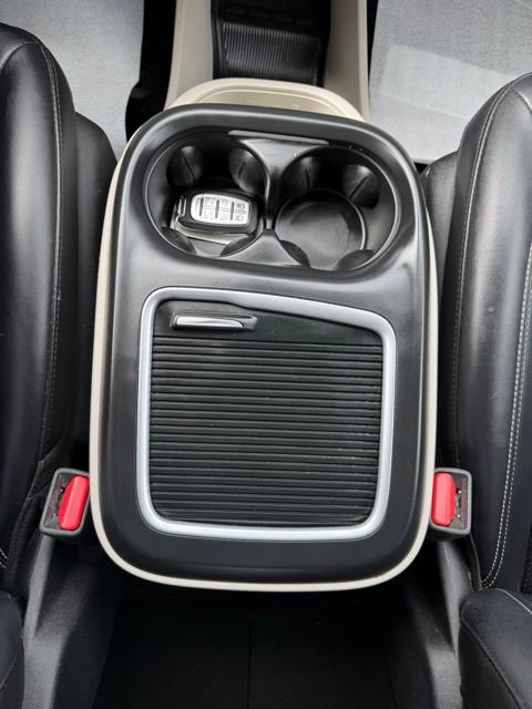 Used 2023 Chrysler Pacifica Touring-L FWD image 29