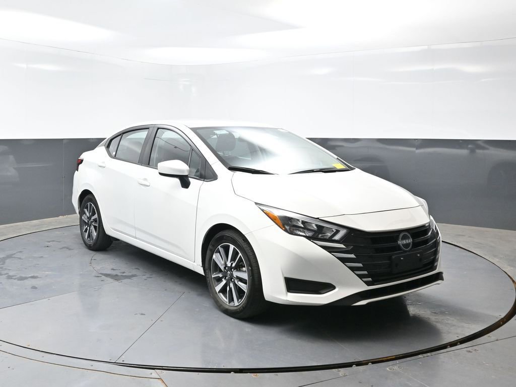 Used 2025 Nissan Versa SV FWD image 3