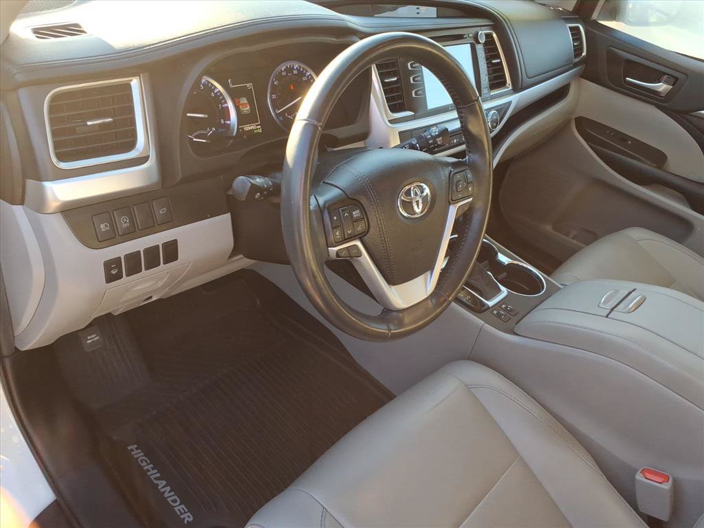 Used 2019 Toyota Highlander XLE AWD/4WD image 6
