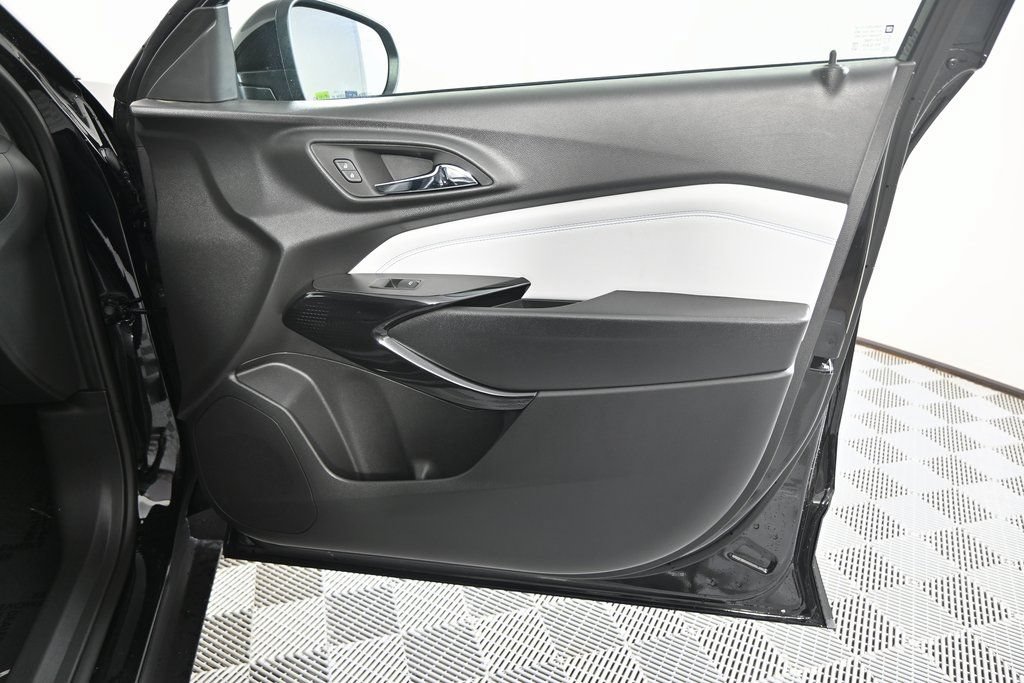 New 2026 Chevrolet Trax LT w/ Driver Confidence Package FWD image 12