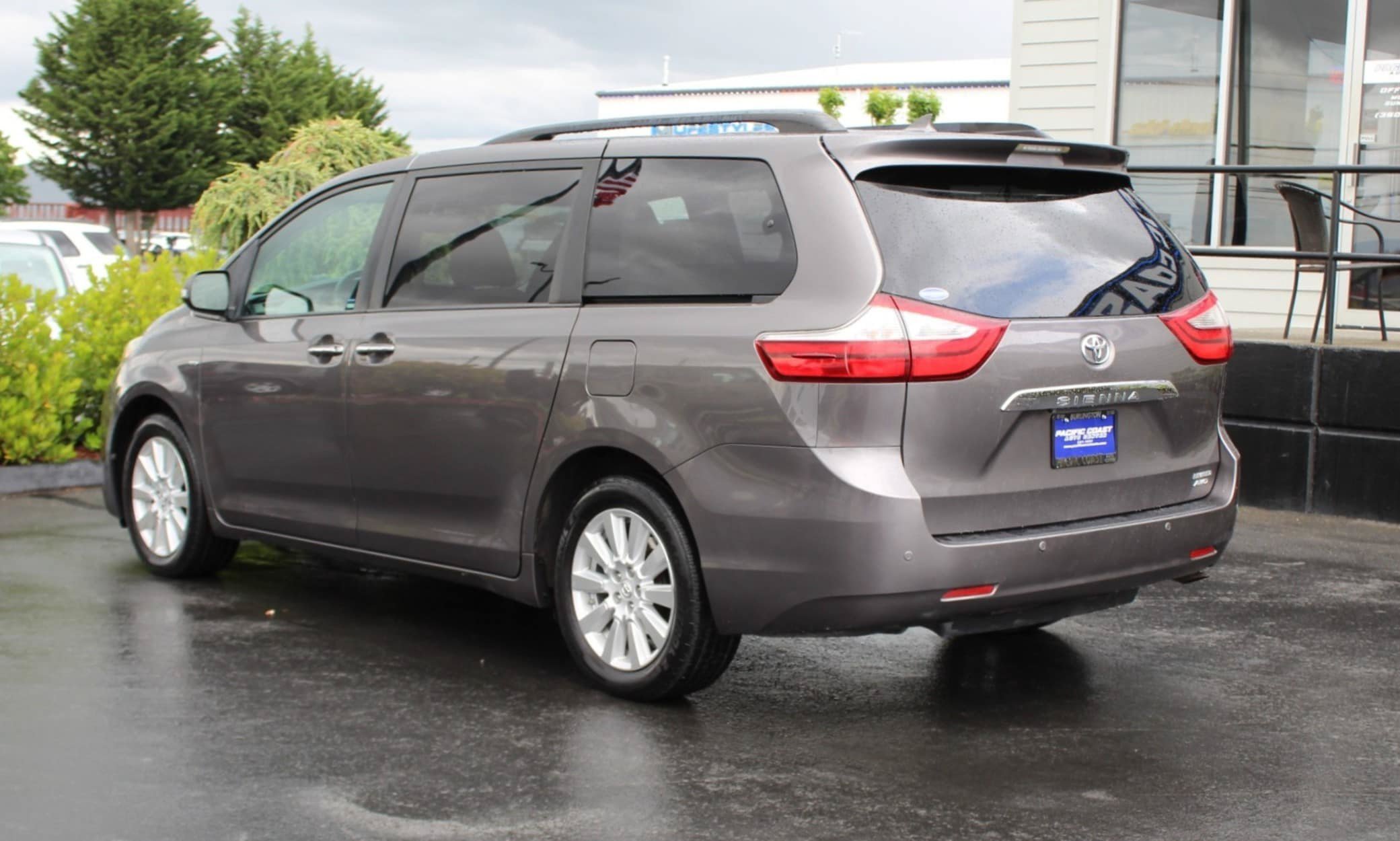 Used 2017 Toyota Sienna Limited AWD/4WD image 4