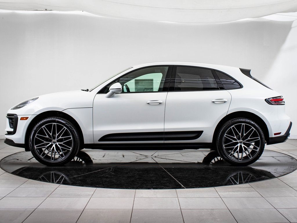 Certified 2025 Porsche Macan image 2