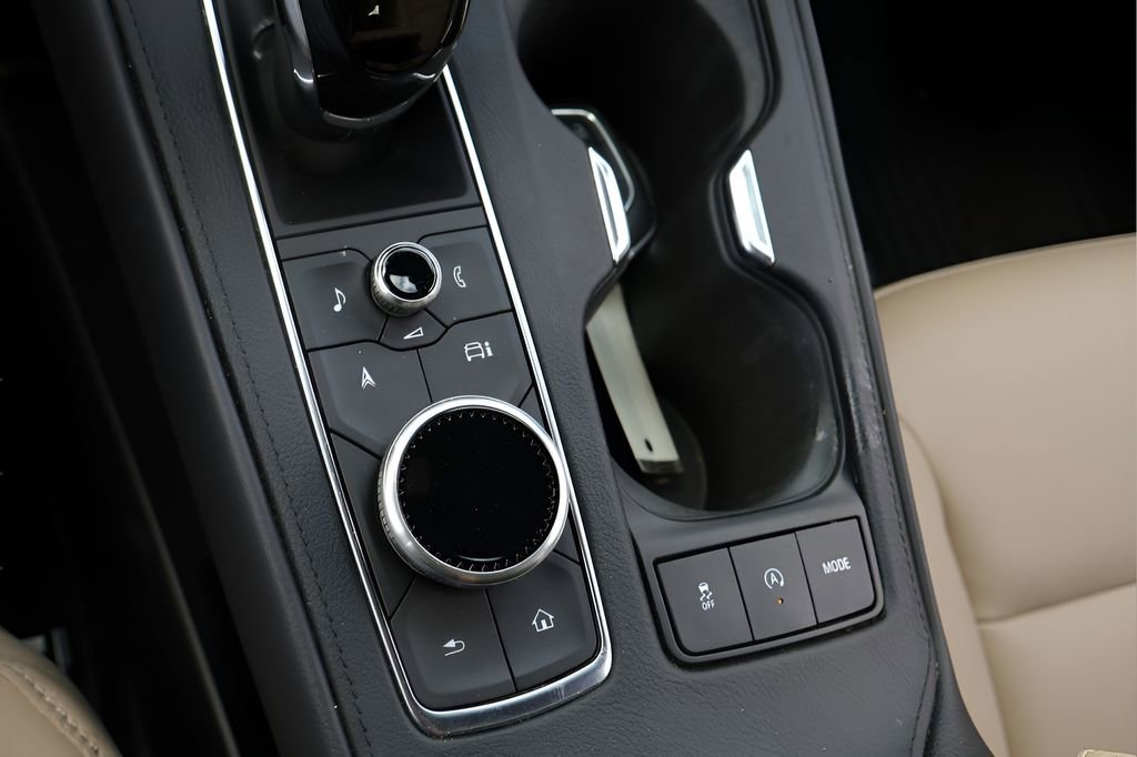 Used 2024 Cadillac XT4 Luxury w/ Cold Weather Package FWD image 24