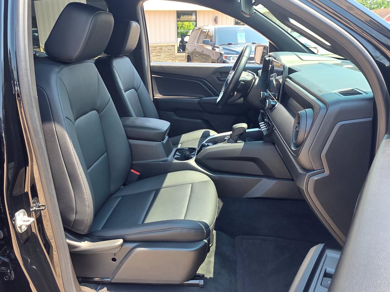 Used 2025 Chevrolet Colorado Trail Boss AWD/4WD image 25