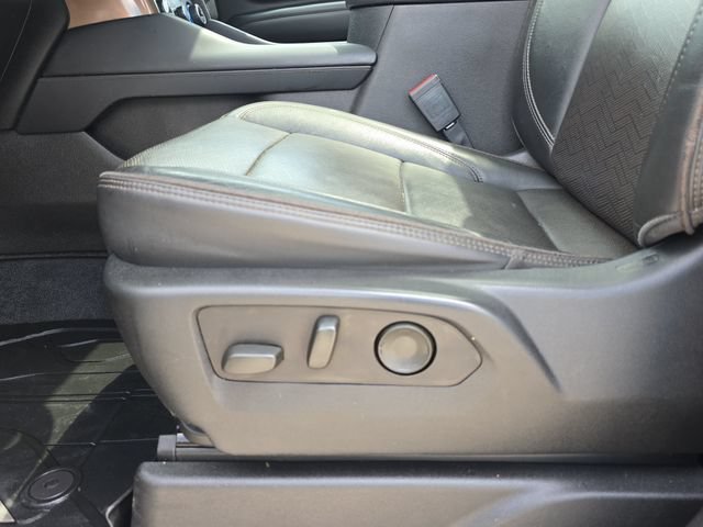 Used 2021 Chevrolet Suburban High Country w/ Premium Package RWD image 30