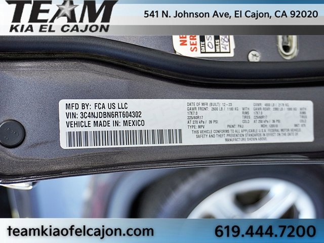Used 2024 Jeep Compass Latitude image 30