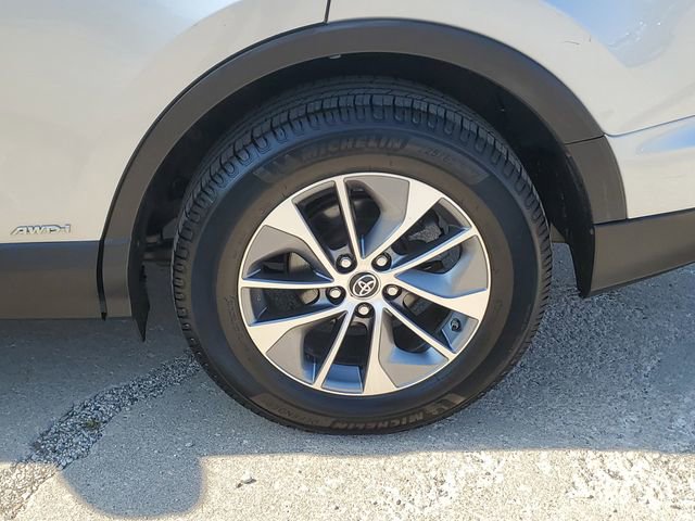 Used 2016 Toyota RAV4 XLE AWD/4WD image 5