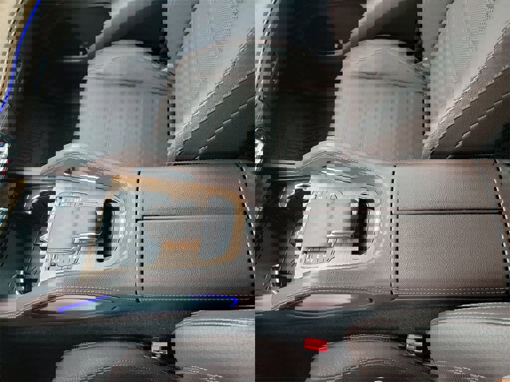 Used 2022 Mercedes-Benz GLE 350 4MATIC w/ Premium Package image 22