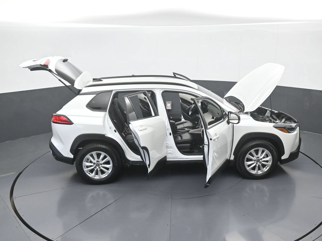 Used 2025 Toyota Corolla Cross LE FWD image 65