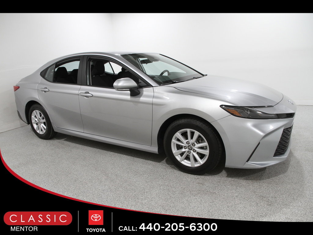 Used 2025 Toyota Camry LE image 1