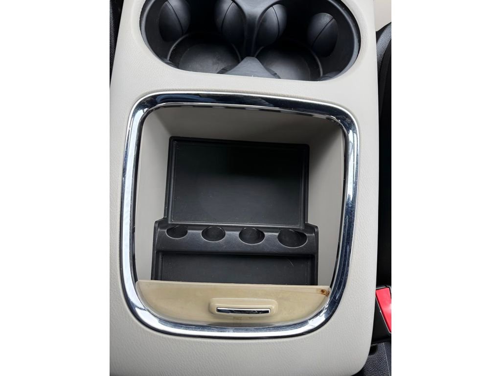 Used 2020 Dodge Grand Caravan SXT FWD image 35
