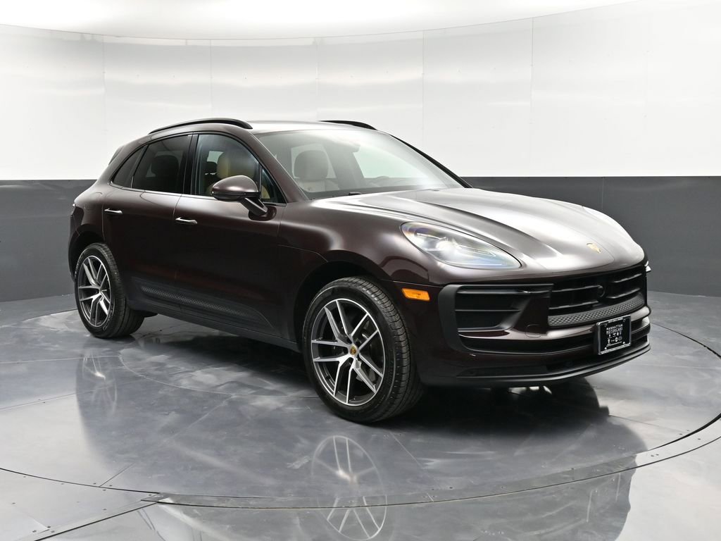 Certified 2025 Porsche Macan image 10