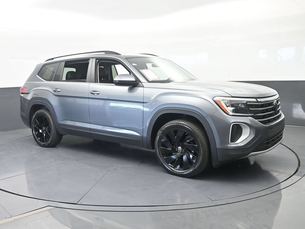 Used 2024 Volkswagen Atlas SE w/ Panoramic Sunroof Package FWD image 8