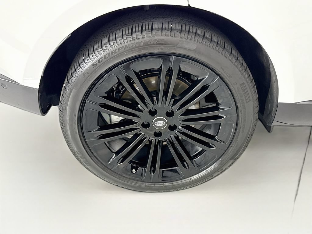 Certified 2025 Land Rover Range Rover SE AWD/4WD image 32