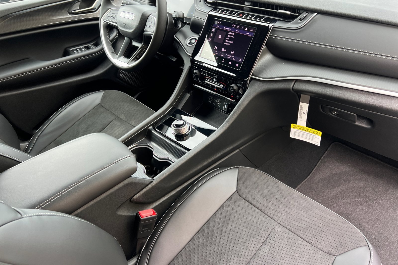 New 2025 Jeep Grand Cherokee Altitude image 16