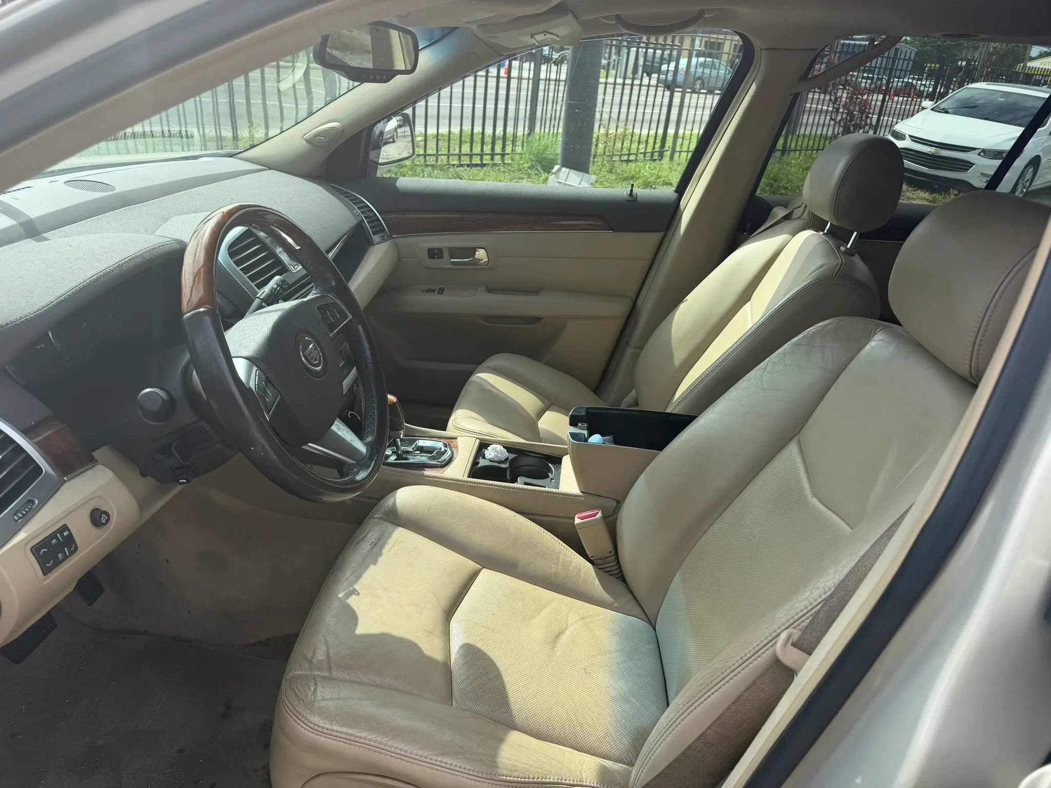 Used 2008 Cadillac SRX w/ Utility Package RWD image 10