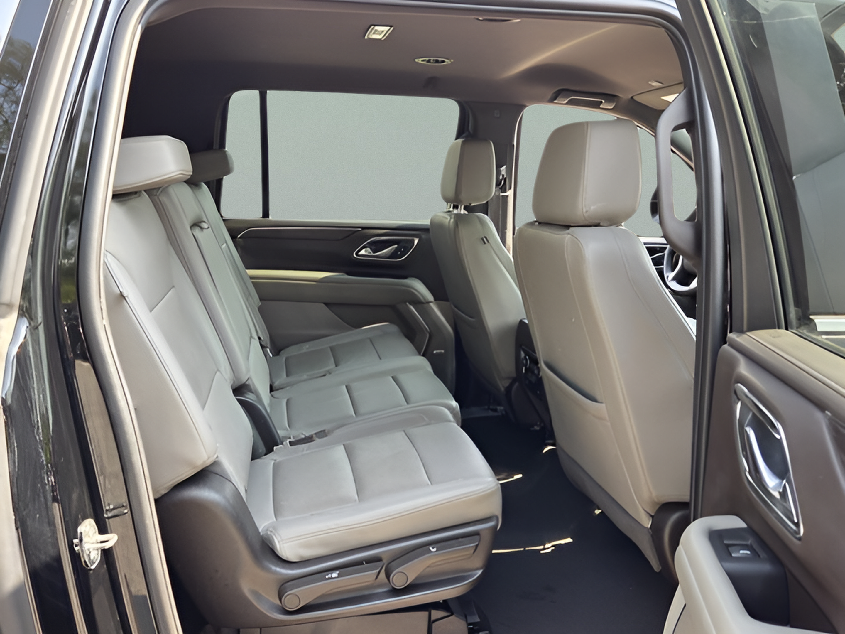 Certified 2024 Chevrolet Suburban LT RWD image 14